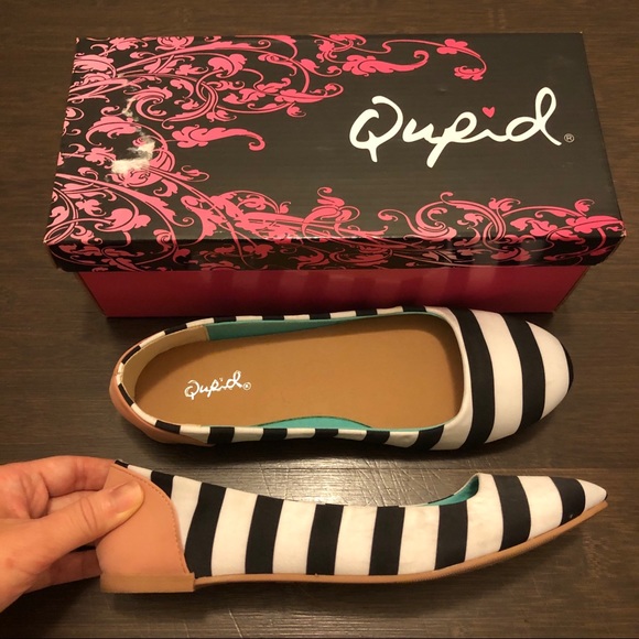 🎉HOST PICK🎉 Qupid Black and White Striped Flats - Picture 5 of 8